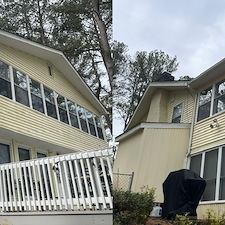 House-Washing-in-Smith-Mountain-Lake-VA-by-Gunk-B-Gone-Pro-Wash-Trusted-Local-Experts 1